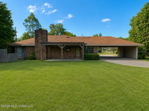 $164,000 | 901 Tuckaho Drive, Columbus, MS 39702