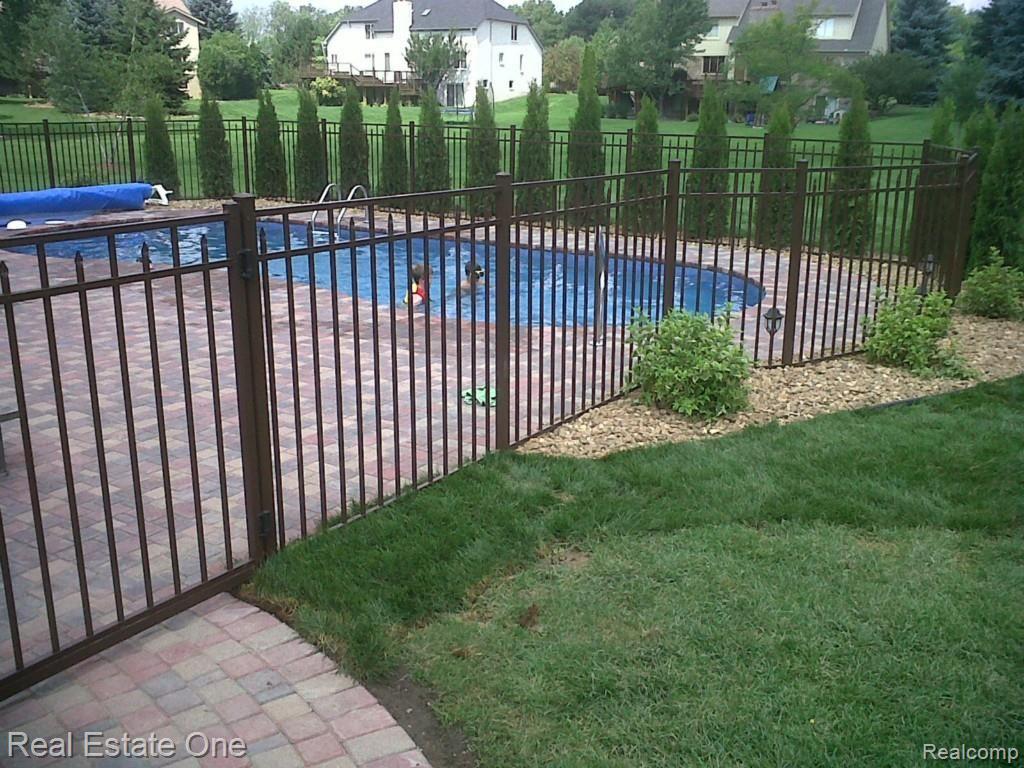 476 Oakbridge Drive Rochester, MI 48306 - Photo 37 of 38 pool 2.jpg