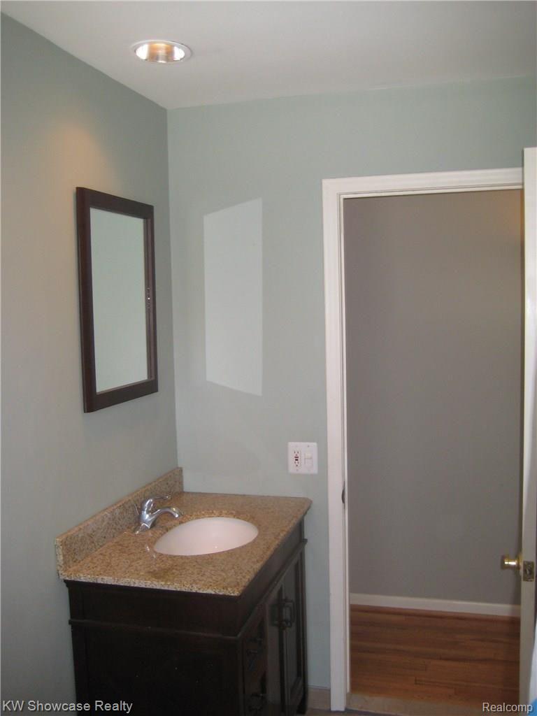 1973 Welch Road Walled Lake, MI 48390 - Photo 20 of 33 IMG_2979x.JPG