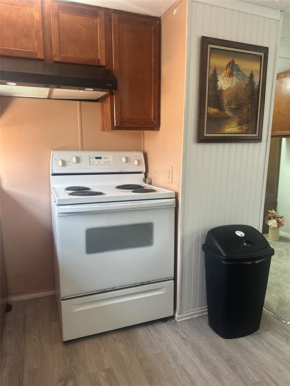 142 Lonely Pine Road Waco, TX 76708 - Photo 15 of 31 a kitchen with a stove and a microwave