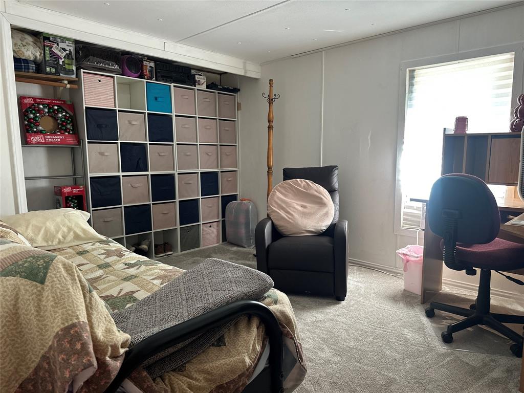 142 Lonely Pine Road Waco, TX 76708 - Photo 22 of 31 a bedroom with a bed and a chair