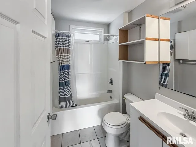 $365,000 | 319-321 East College Street, Carbondale, IL 62901