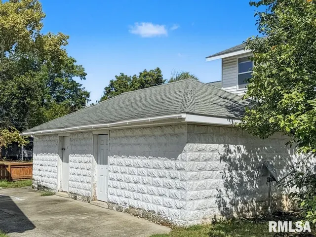 $365,000 | 319-321 East College Street, Carbondale, IL 62901