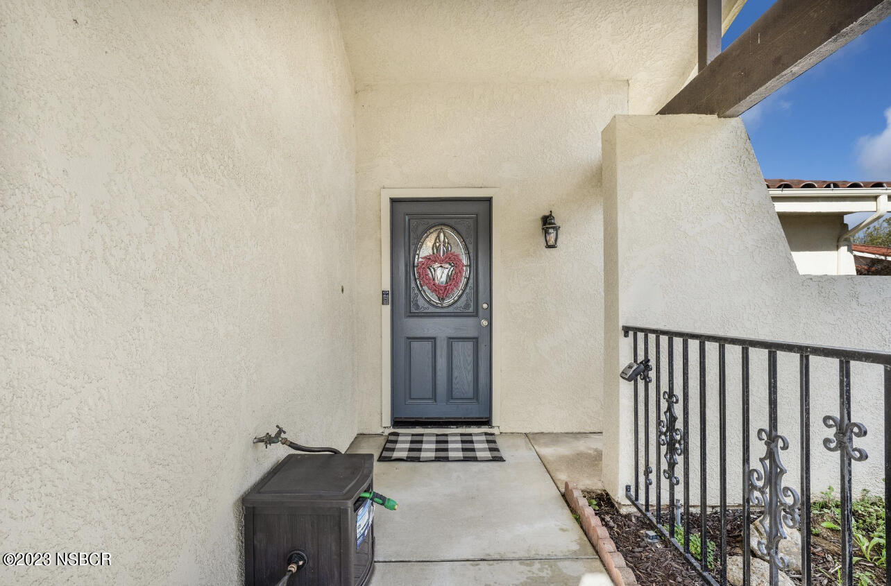 305 Crystal Circle Lompoc, CA 93436 - Photo 3 of 27 862BD415-159A-4CD0-93BF-B436CA423F20