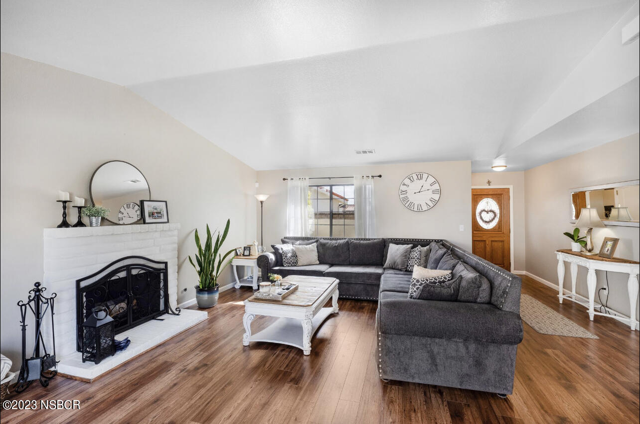 305 Crystal Circle Lompoc, CA 93436 - Photo 6 of 27 451F7510-5912-4C3C-86F1-A2C3EE4D94BD