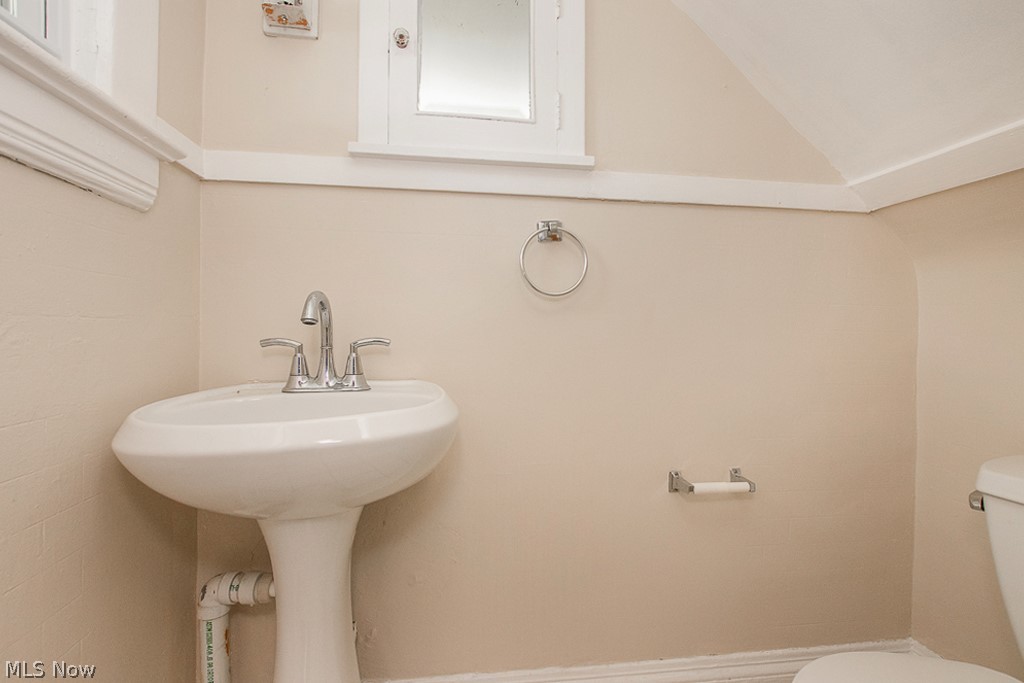 2987 East Overlook Road Cleveland, OH 44118 - Photo 11 of 30 Gallery Image 11