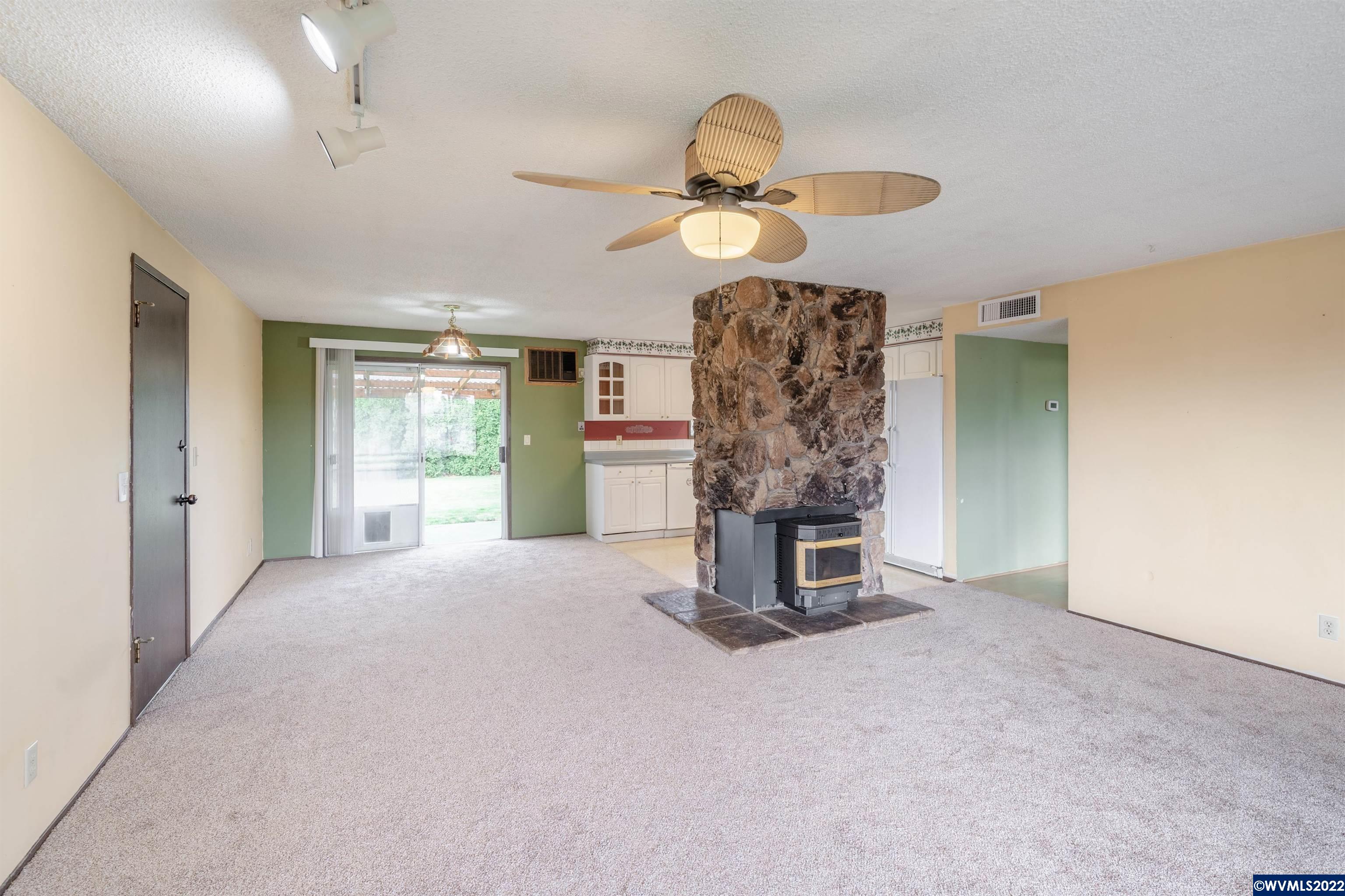 4353 Burlington Loop Northeast Salem, OR 97305 - Photo 12 of 41