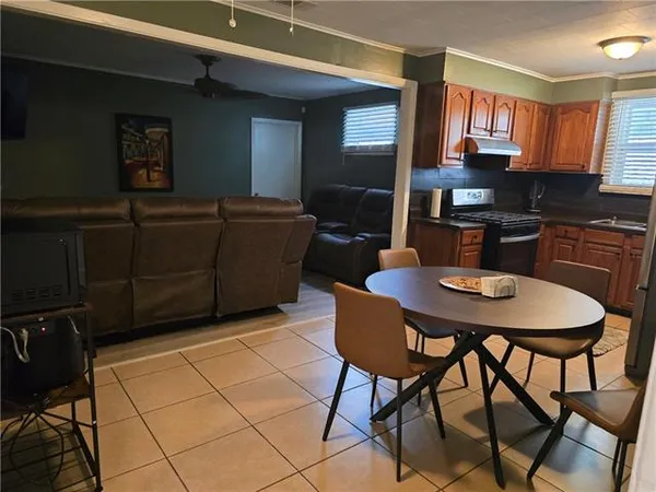 $2,500 | 912 Monticello Avenue, Jefferson, LA 70121