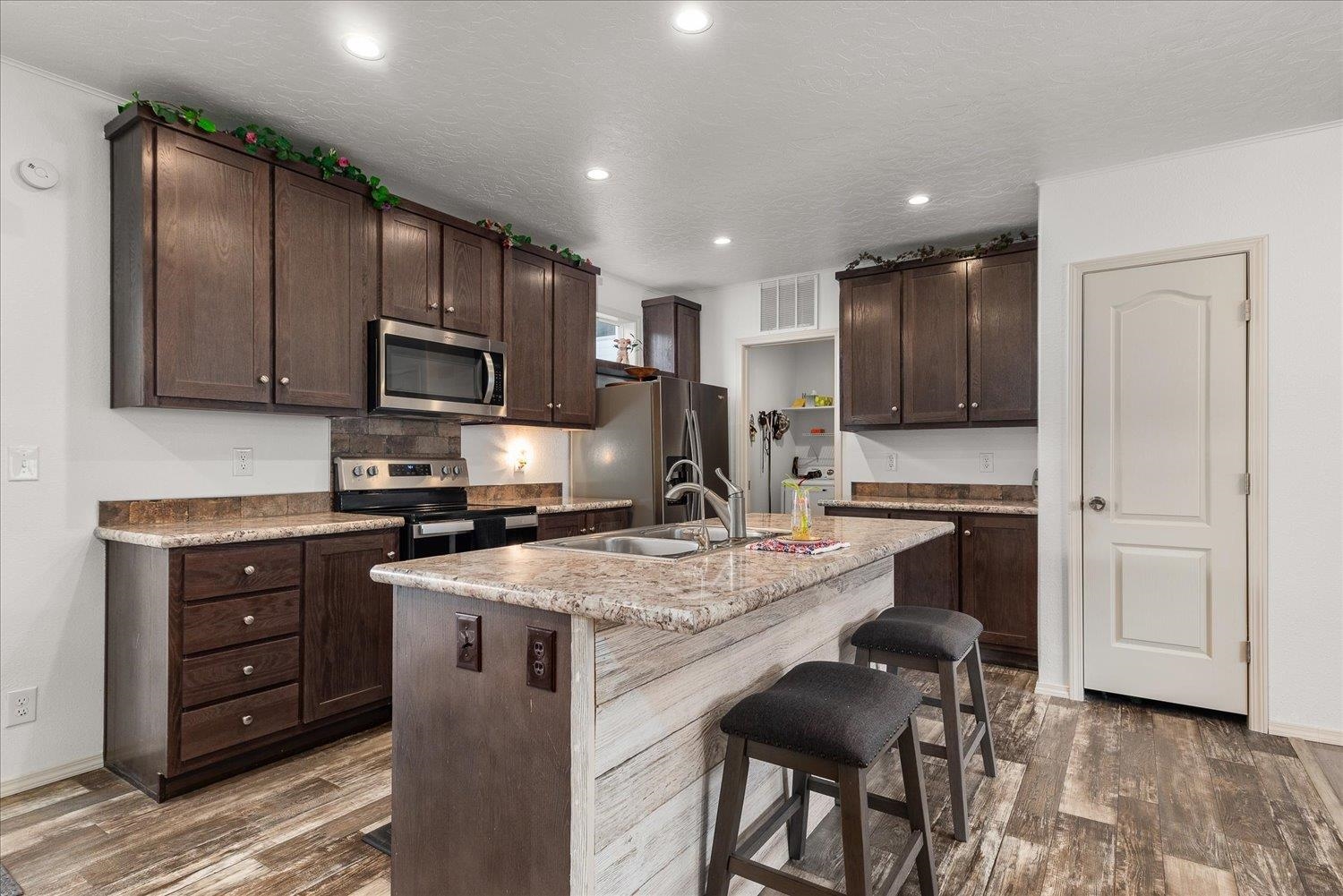 304 South Conklin Road, Unit 38 Spokane Valley, WA 99037 - Photo 7 of 37