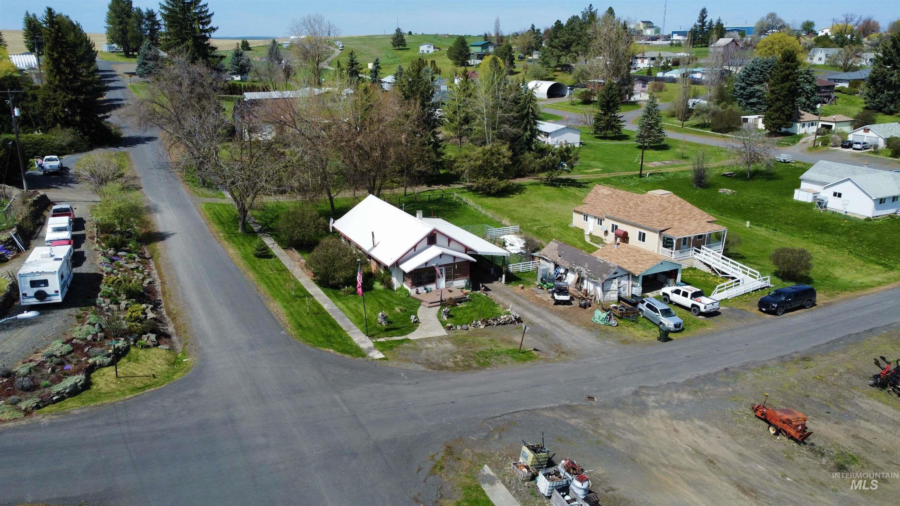 412 Walnut Street Nezperce, ID 83543 - Photo 3 of 26