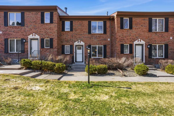 $359,900 | 629 Maple Park Drive, Mendota Heights, MN 55118