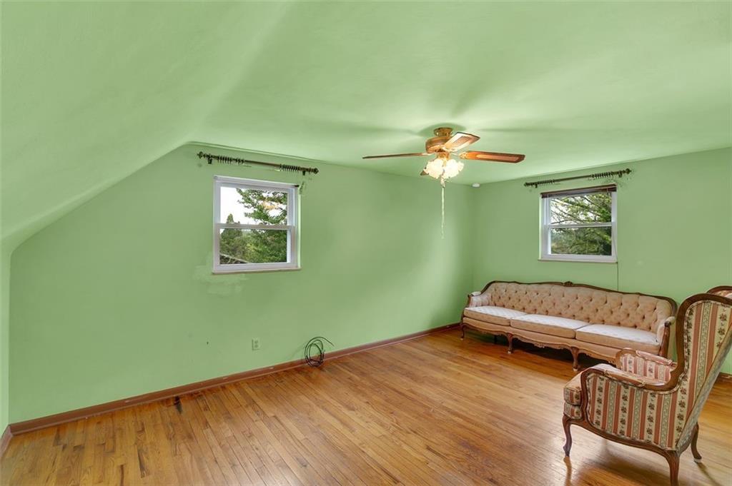 320 Center New Texas Road Pittsburgh, PA 15239 - Photo 18 of 25 a room with furniture and a window