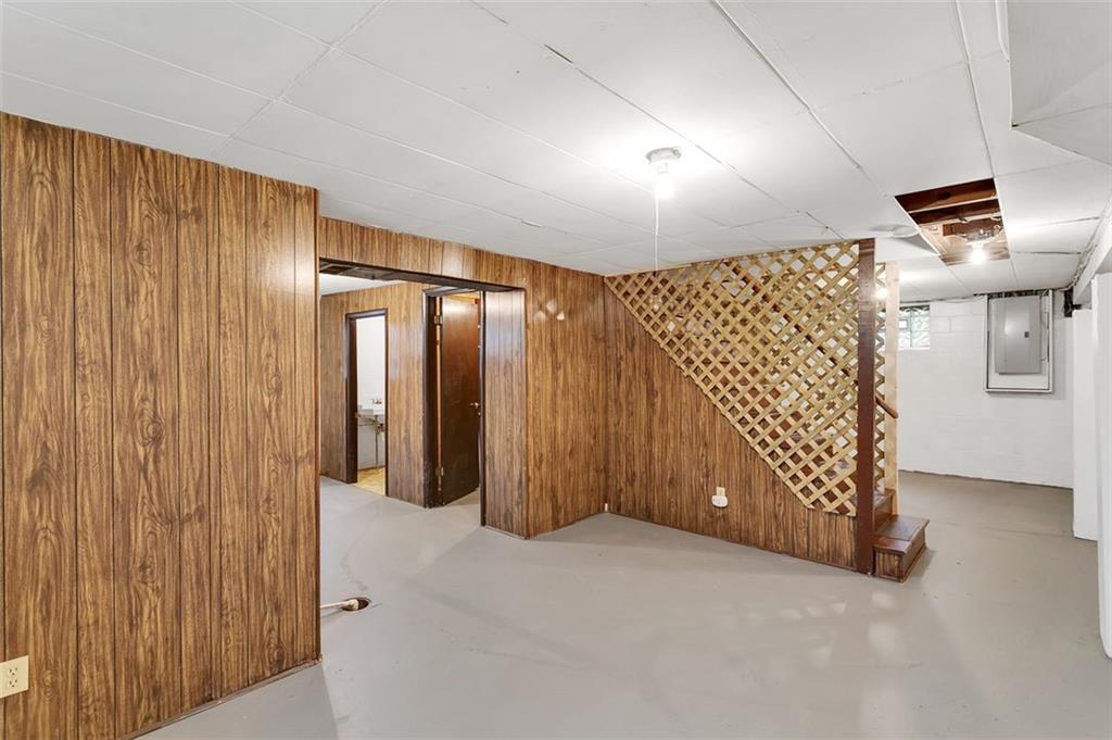 320 Center New Texas Road Pittsburgh, PA 15239 - Photo 20 of 25 a view of entryway with stairs