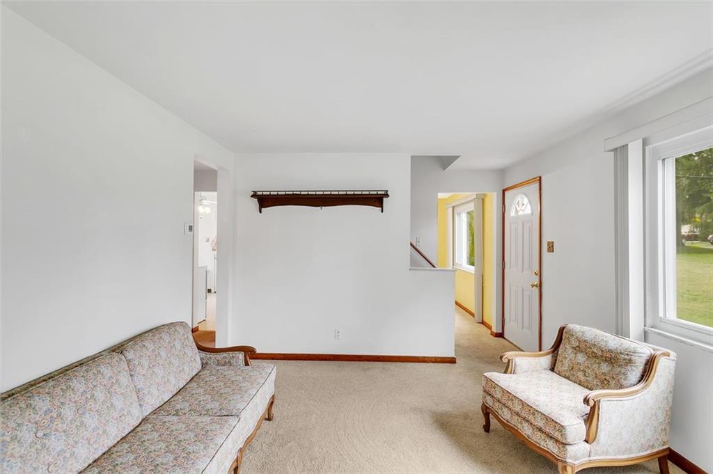 320 Center New Texas Road Pittsburgh, PA 15239 - Photo 4 of 25 a living room with furniture and a window