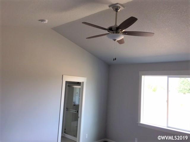 5931 Northeast Trask Lane Albany, OR 97321 - Photo 13 of 17