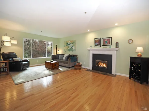 $995,000 | 21679 Geyserville Avenue, Geyserville, CA 95441