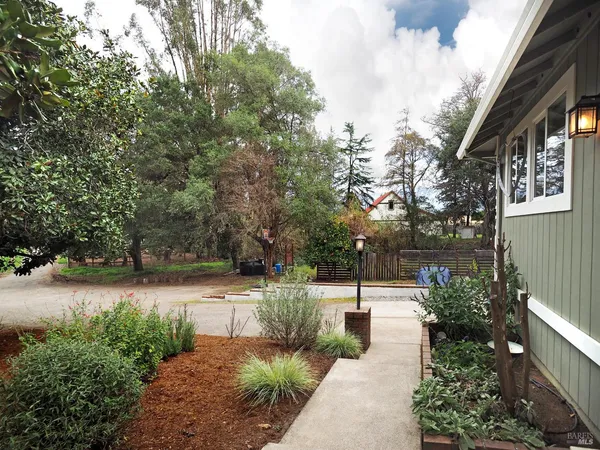 $995,000 | 21679 Geyserville Avenue, Geyserville, CA 95441