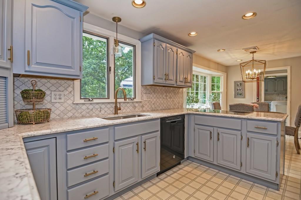 11 Standish Road Norfolk, MA 02056 - Photo 10 of 39 Gallery Image 10