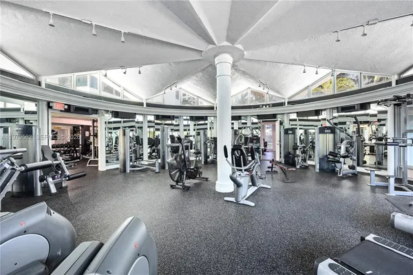 $3,750 | 5055 Collins Avenue, Unit 5N, Miami Beach, FL 33140