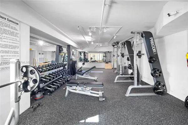 $3,750 | 5055 Collins Avenue, Unit 5N, Miami Beach, FL 33140