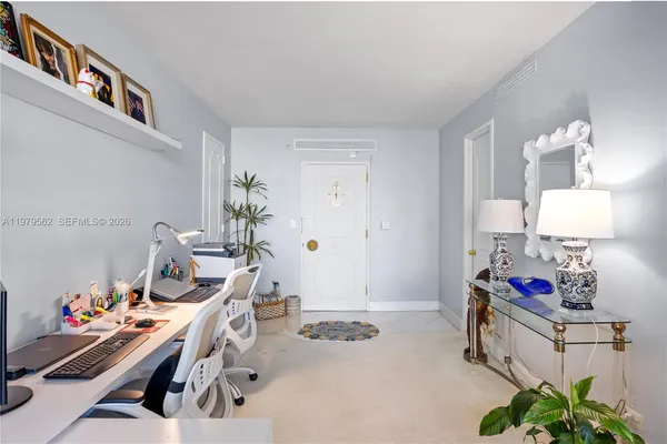 $3,750 | 5055 Collins Avenue, Unit 5N, Miami Beach, FL 33140