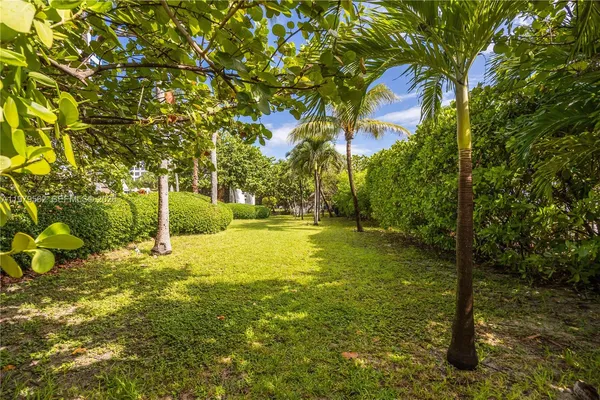 $3,750 | 5055 Collins Avenue, Unit 5N, Miami Beach, FL 33140