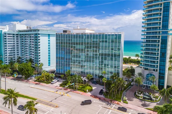 $3,750 | 5055 Collins Avenue, Unit 5N, Miami Beach, FL 33140