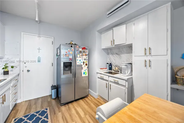 $3,750 | 5055 Collins Avenue, Unit 5N, Miami Beach, FL 33140