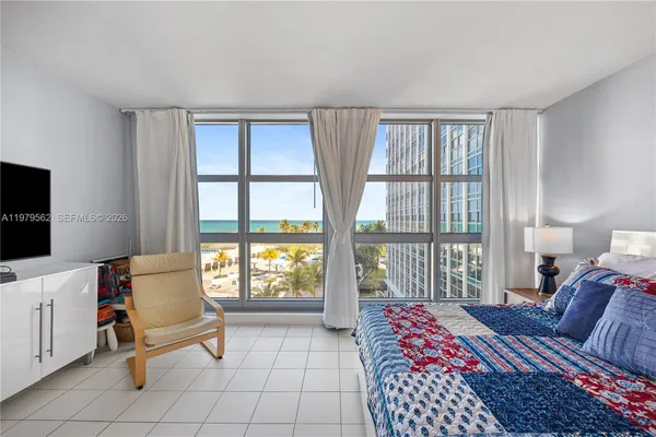 $3,750 | 5055 Collins Avenue, Unit 5N, Miami Beach, FL 33140