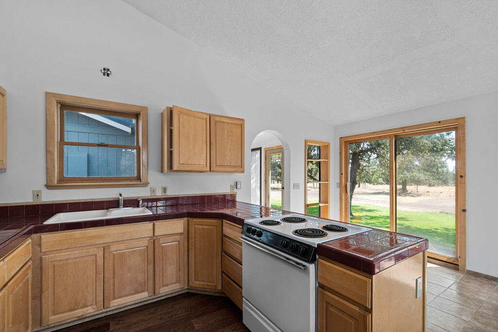 14535 Southwest Chickadee Road Terrebonne, OR 97760 - Photo 10 of 33 DSC04967