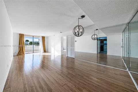 $2,350 | 290 174th Street, Unit 307, Sunny Isles Beach, FL 33160