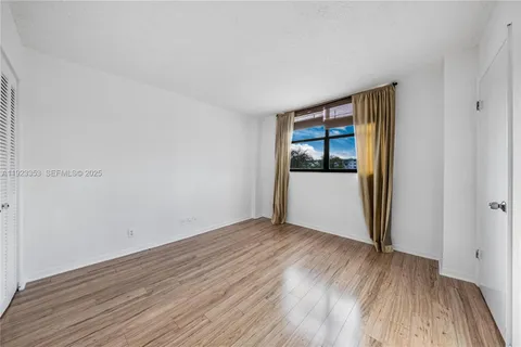 $2,350 | 290 174th Street, Unit 307, Sunny Isles Beach, FL 33160