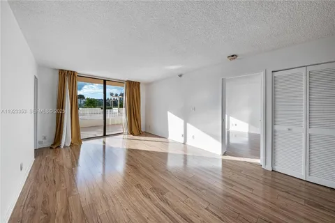 $2,350 | 290 174th Street, Unit 307, Sunny Isles Beach, FL 33160