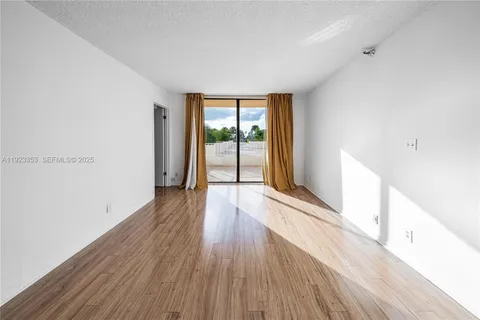 $2,350 | 290 174th Street, Unit 307, Sunny Isles Beach, FL 33160