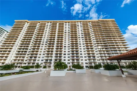 $2,350 | 290 174th Street, Unit 307, Sunny Isles Beach, FL 33160