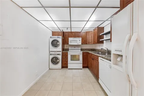 $2,350 | 290 174th Street, Unit 307, Sunny Isles Beach, FL 33160