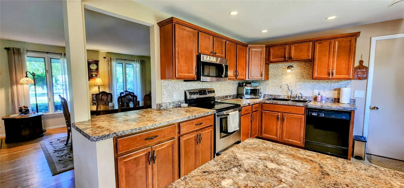 401 Eileen Drive Greece, NY 14616 - Photo 4 of 34