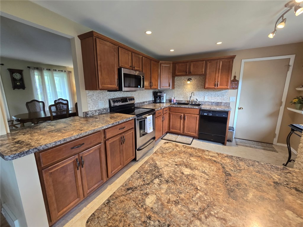 401 Eileen Drive Greece, NY 14616 - Photo 8 of 34