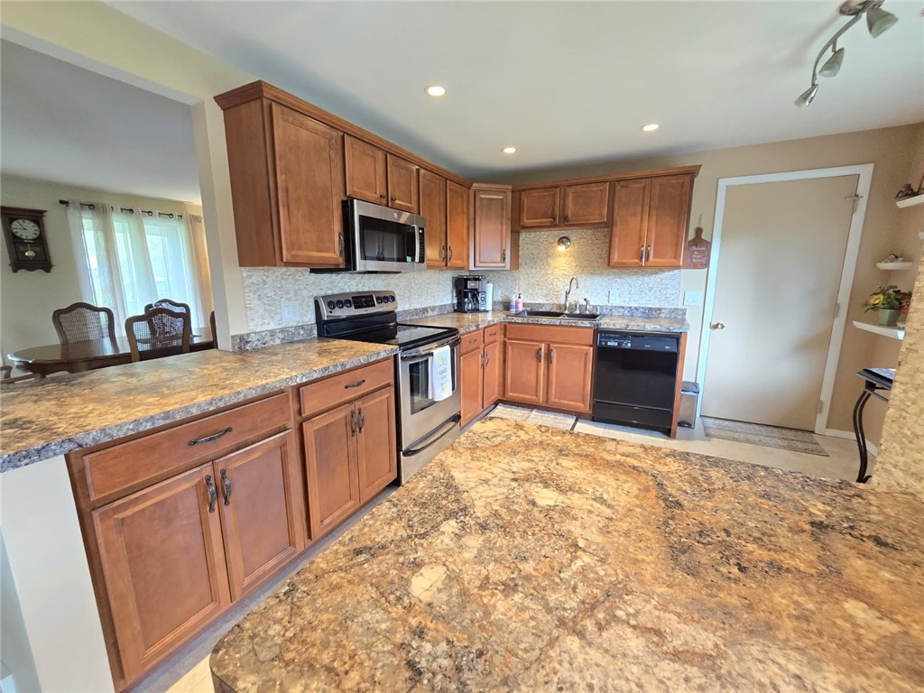 401 Eileen Drive Greece, NY 14616 - Photo 9 of 34