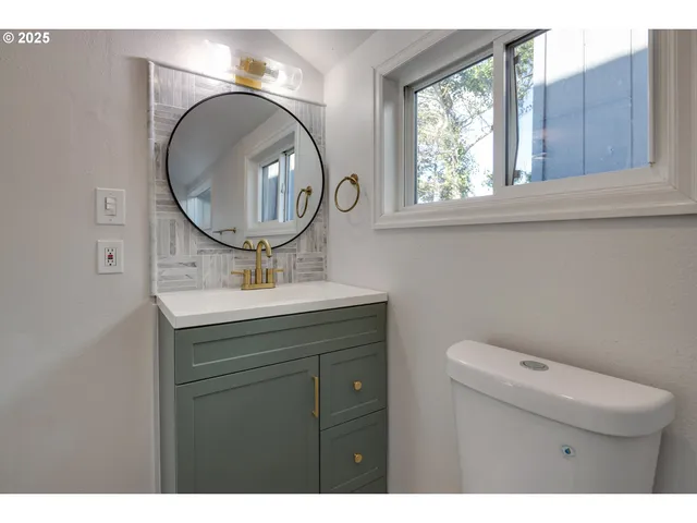 $369,900 | 1523 Northeast 12th Street, Lincoln City, OR 97367