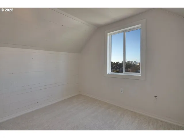 $369,900 | 1523 Northeast 12th Street, Lincoln City, OR 97367