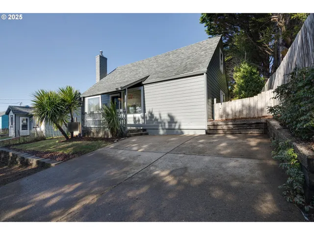 $369,900 | 1523 Northeast 12th Street, Lincoln City, OR 97367