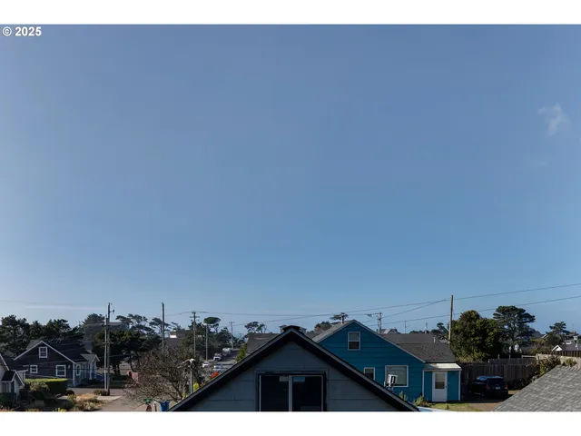 $369,900 | 1523 Northeast 12th Street, Lincoln City, OR 97367