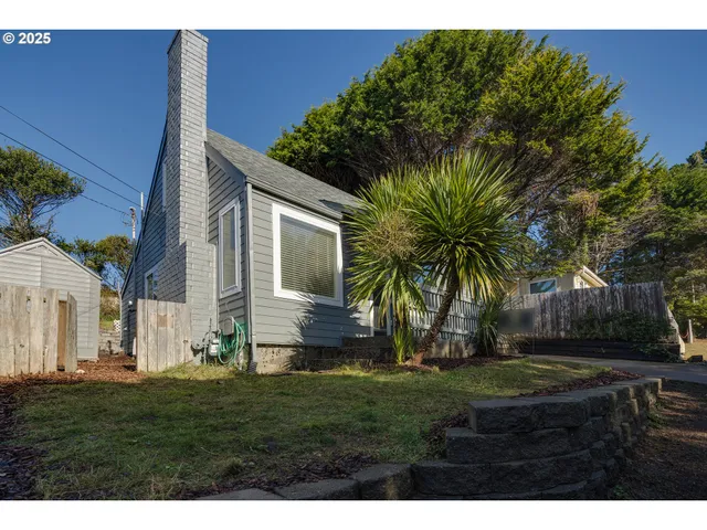 $369,900 | 1523 Northeast 12th Street, Lincoln City, OR 97367