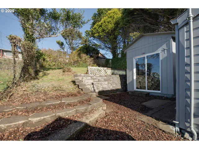 $369,900 | 1523 Northeast 12th Street, Lincoln City, OR 97367