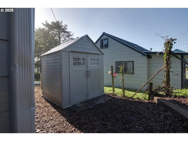 $369,900 | 1523 Northeast 12th Street, Lincoln City, OR 97367