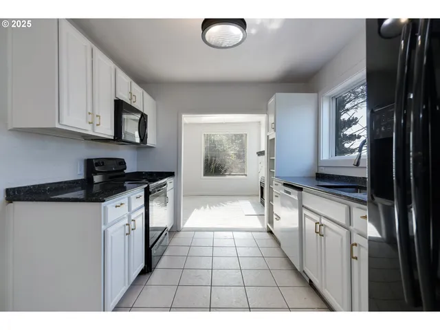 $369,900 | 1523 Northeast 12th Street, Lincoln City, OR 97367