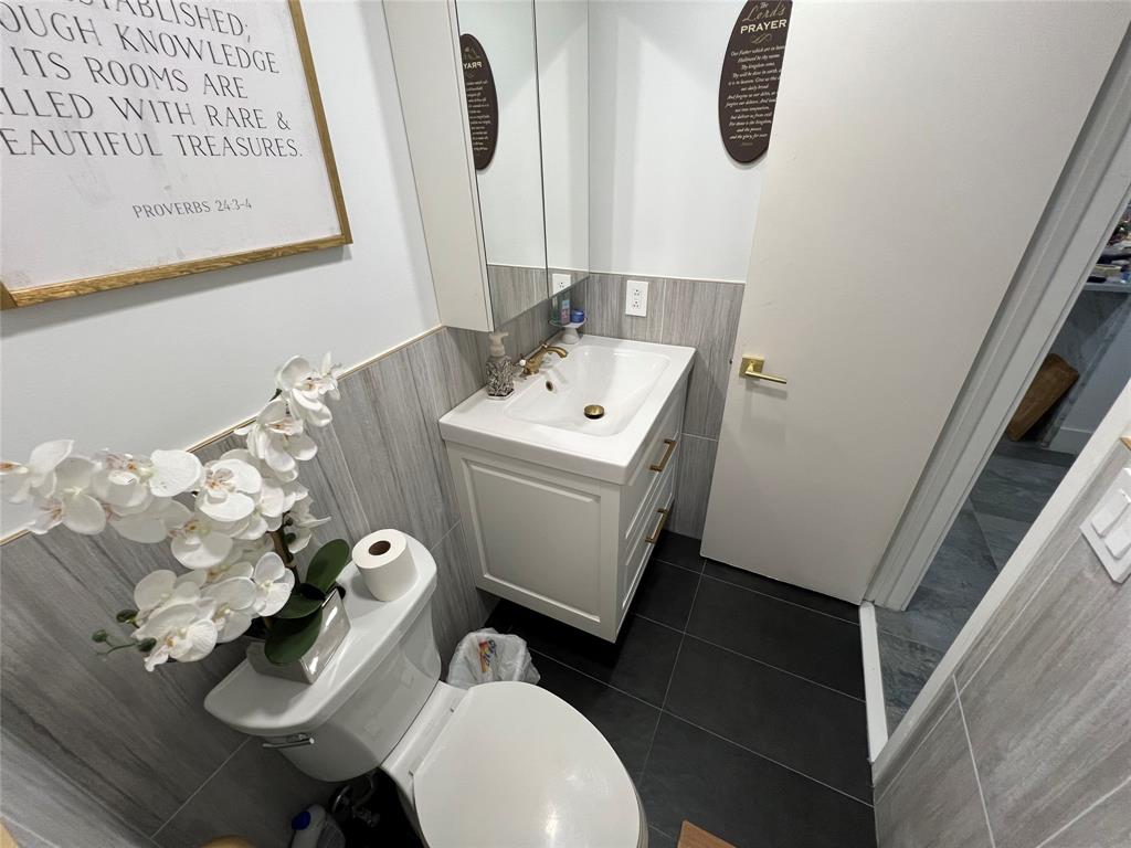 400 Northeast 20th Street, Unit C115 Boca Raton, FL 33431 - Photo 20 of 33 a bathroom with a sink mirror and toilet