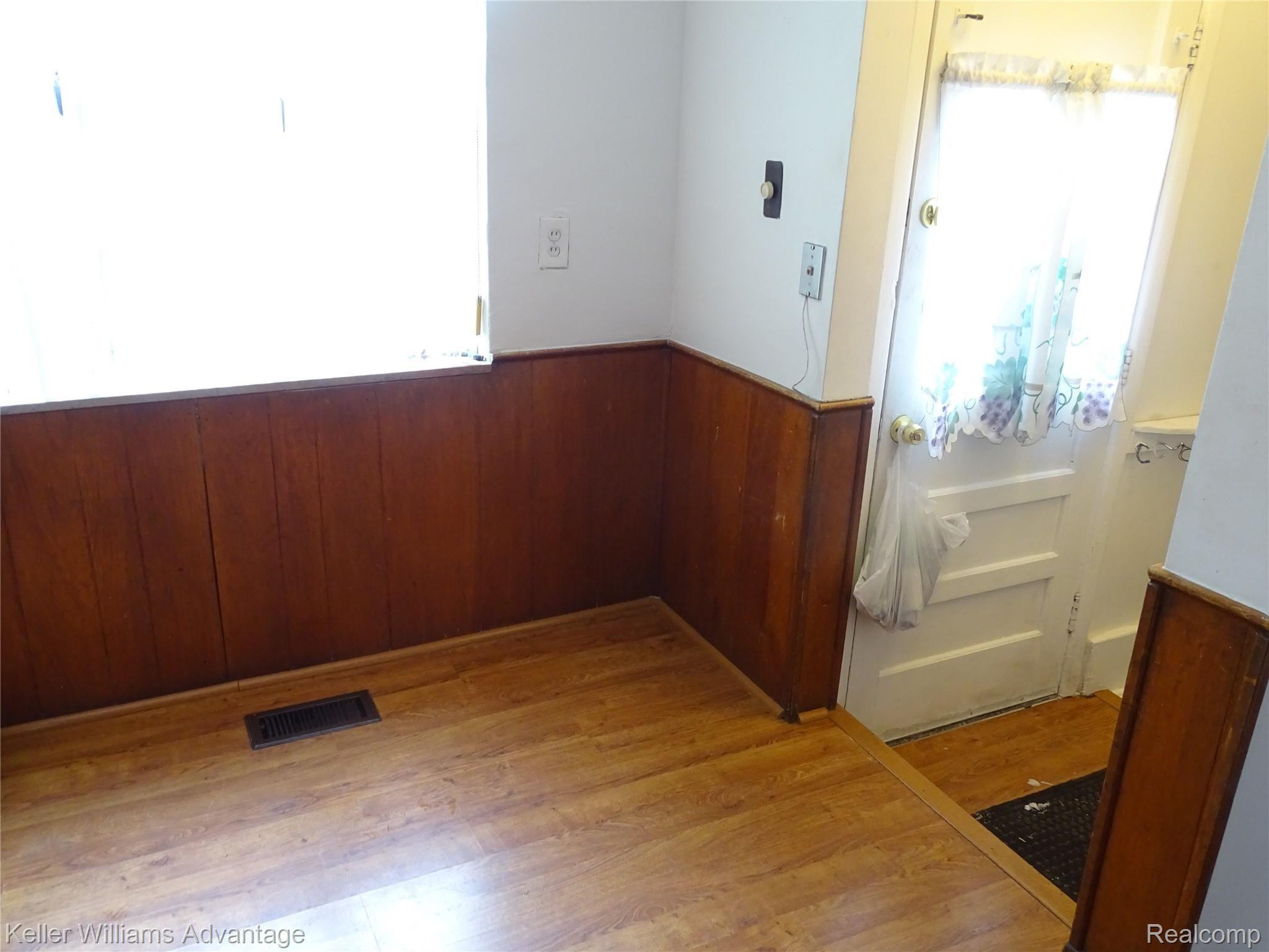 19745 Evergreen Road Detroit, MI 48219 - Photo 3 of 14 DSC01968.JPG