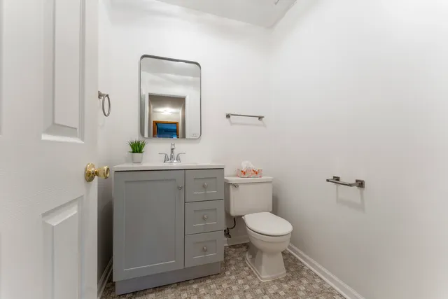 $189,000 | 810 East Old Willow Road, Unit 209, Prospect Heights, IL 60070